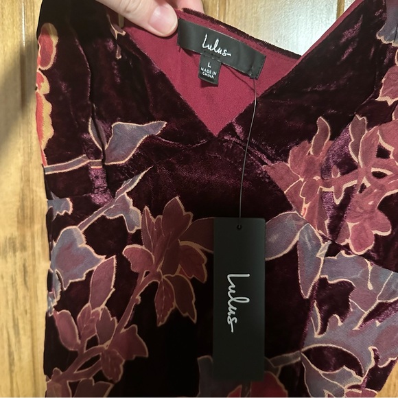 Lulu’s Burgundy Floral Velvet Burnout Fall Wedding Guest Dress - Picture 2 of 6